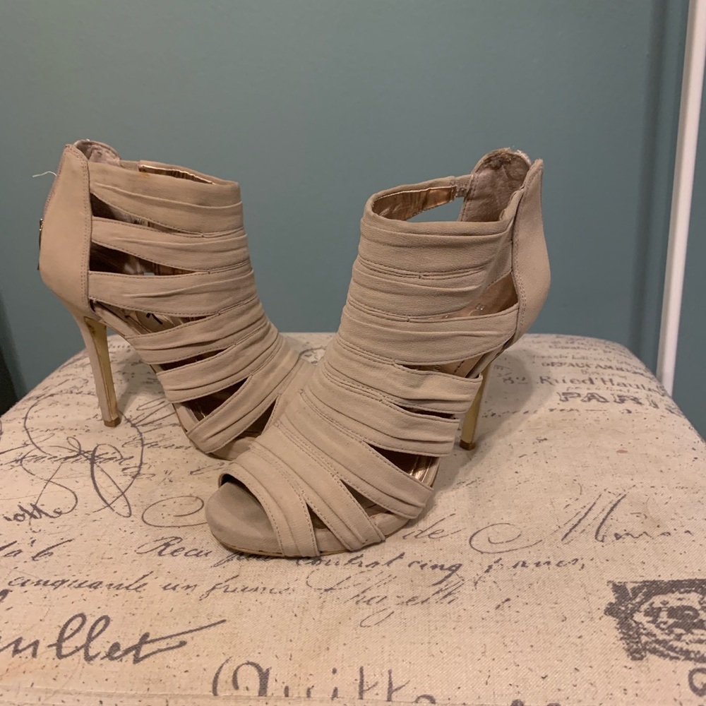 Bcbg nude heels size 7